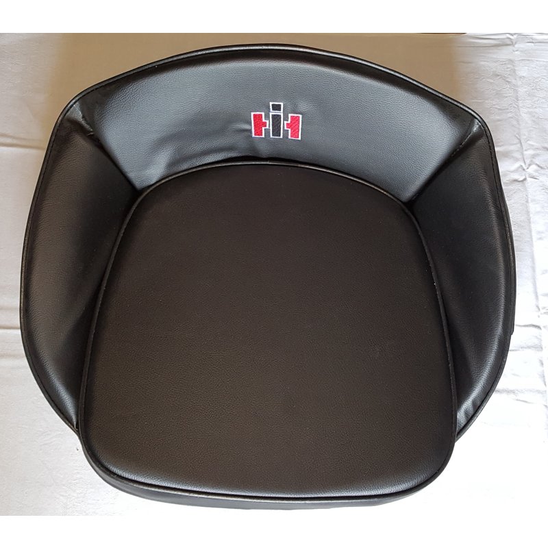 Sitzkissen schwarz für IHC, Mc Cormick D-Serie 214 217 320 324 Trakto,  69,99 €